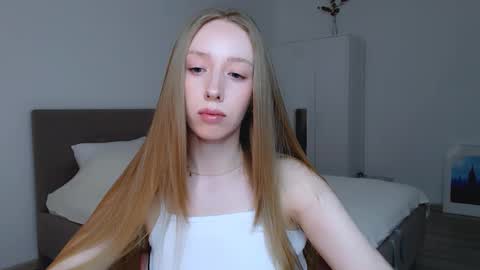Snapshot of luna_insanity chatting on 02.24.25 Luna online show from 02.24.25