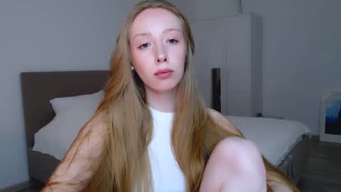Snapshot of luna_insanity chatting on 02.26.25 Luna online show from 02.26.25