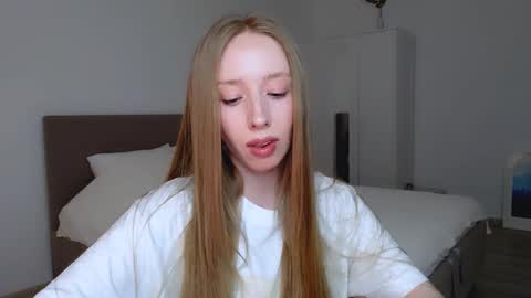 Snapshot of luna_insanity chatting on 02.27.25 Luna online show from 02.27.25