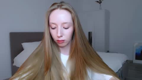 Snapshot of luna_insanity chatting on 02.27.25 Luna online show from 02.27.25