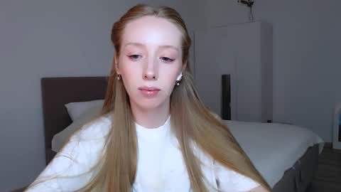 Snapshot of luna_insanity chatting on 03.07.25 Luna online show from 03.07.25