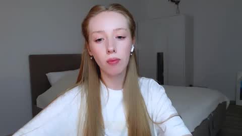 Snapshot of luna_insanity chatting on 03.08.25 Luna online show from 03.08.25