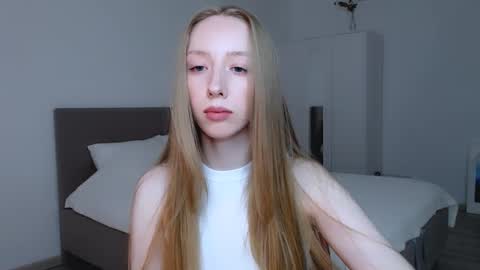 Snapshot of luna_insanity chatting on 03.10.25 Luna online show from 03.10.25