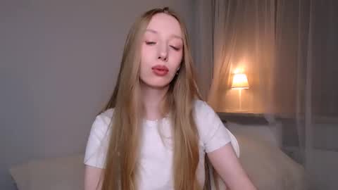 Snapshot of luna_insanity chatting on 06.18.26 Luna online show from 06.18.26