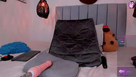 LUNA LOBOO online show from 03.31.26