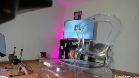 Snapshot of luna_luuvz chatting on 10.01.25 Luna Luuvz online show from 10.01.25