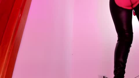 Snapshot of luna_marquez_ chatting on 10.31.25 Luna Marquez online show from 10.31.25