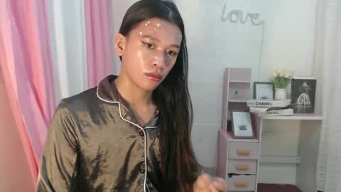Snapshot of luna_moree chatting on 12.21.24 Anyana online show from 12.21.24