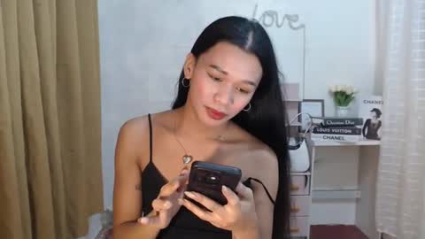 Snapshot of luna_moree chatting on 01.26.25 Anyana online show from 01.26.25