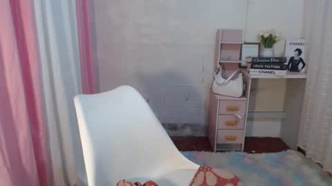 Snapshot of luna_moree chatting on 02.26.25 Anyana online show from 02.26.25