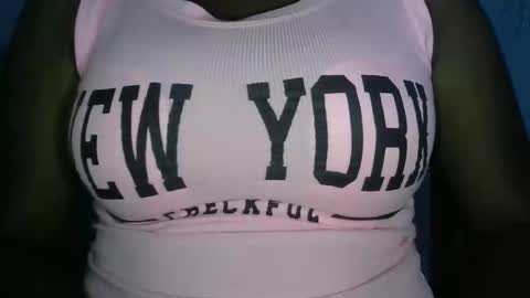 Snapshot of luna_naughty22 chatting on 01.18.26 luna online show from 01.18.26