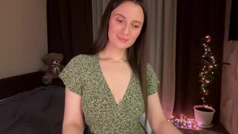 luna_raee online show from 12.18.25