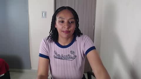 Snapshot of luna_veelvett chatting on 05.27.26 luna online show from 05.27.26