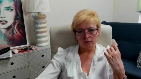L u n a online show from 04.23.26
