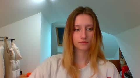 L U N A  online show from 12.23.24