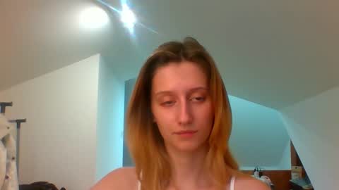 L U N A  online show from 01.10.25