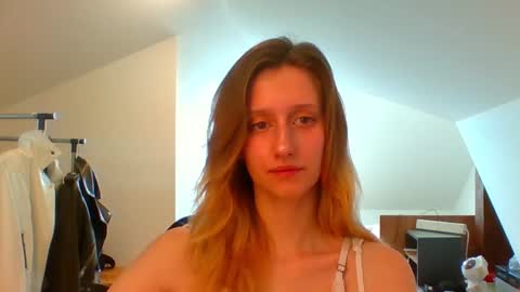 L U N A  online show from 02.25.25