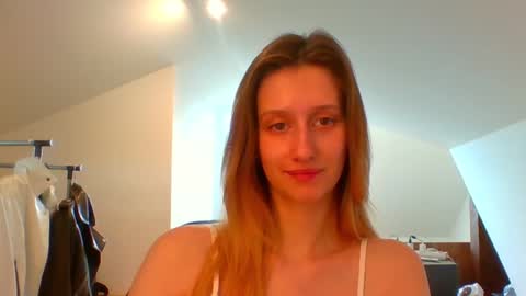L U N A  online show from 02.28.25