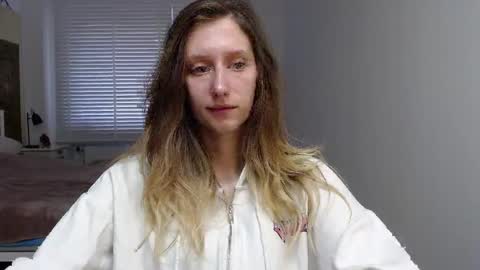 L U N A  online show from 10.06.25