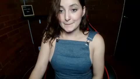 lunaa_m_ online show from 02.18.25