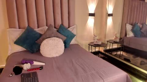 lunaa_moonn online show from 05.23.26