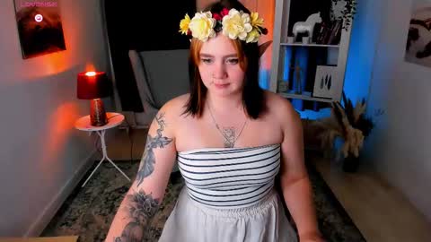 Snapshot of lunaali chatting on 09.18.25 Li online show from 09.18.25