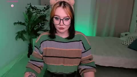 Snapshot of lunaali chatting on 10.03.25 Li online show from 10.03.25