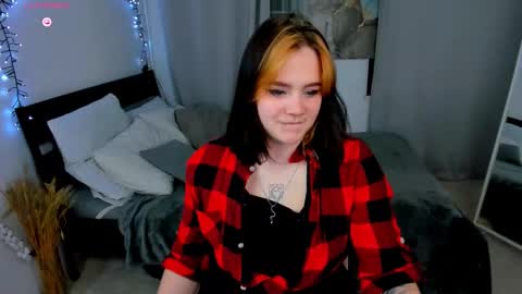 Snapshot of lunaali chatting on 10.06.25 Li online show from 10.06.25