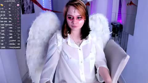 Snapshot of lunaali chatting on 10.27.25 Li online show from 10.27.25