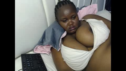 lunabloom01 online show from 10.04.25