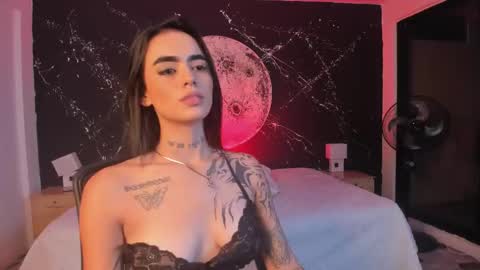 Snapshot of lunaevans01 chatting on 09.21.25 Luna online show from 09.21.25