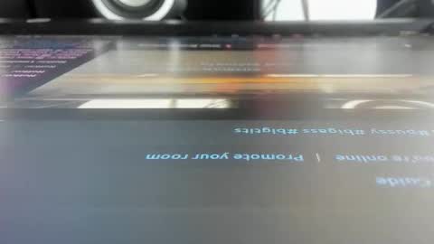 Snapshot of lunahernandezrs chatting on 10.28.25 lunahernandezrs online show from 10.28.25