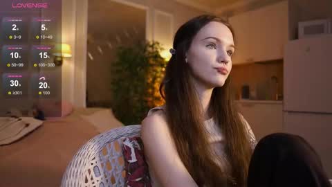 Snapshot of lunaice__ chatting on 12.01.25 Luna online show from 12.01.25