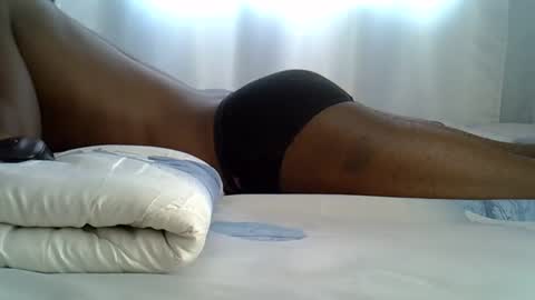 lunalove22_ online show from 10.16.25