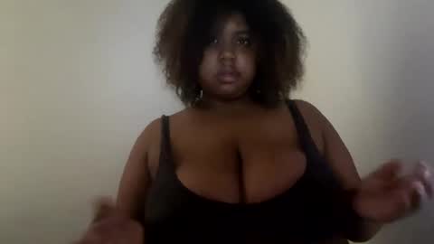 Snapshot of lunamoth00 chatting on 02.13.26 lunamoth00 online show from 02.13.26