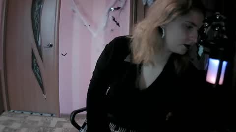 lunamystique_ online show from 11.05.25