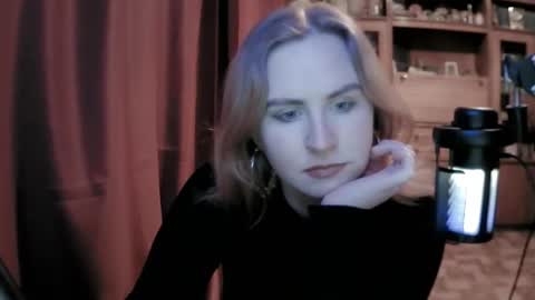 lunamystique_ online show from 02.06.26