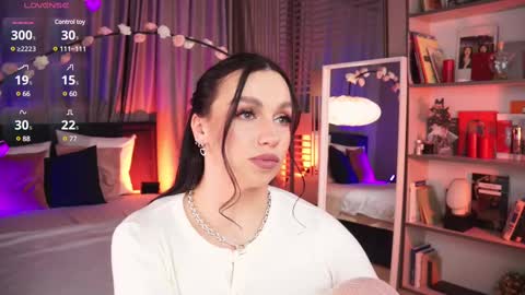 Snapshot of lunanight_ chatting on 03.02.25 Luna next streams Mon Fri Sat Sun 8pm-5am gmt0 online show from 03.02.25