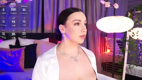 Snapshot of lunanight_ chatting on 03.10.25 Luna next streams Mon Fri Sat Sun 8pm-5am gmt0 online show from 03.10.25