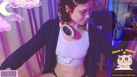 Snapshot of lunaoddity chatting on 10.05.25 Luna online show from 10.05.25