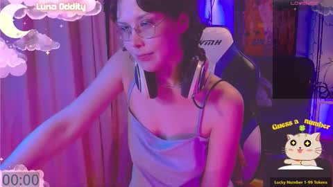 Snapshot of lunaoddity chatting on 10.27.25 Luna online show from 10.27.25