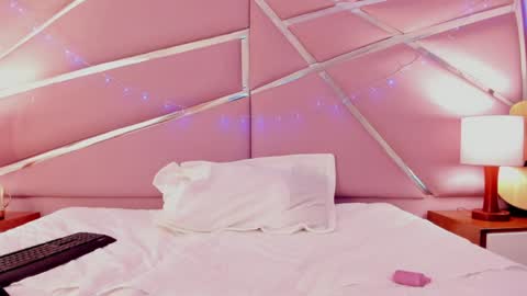 Luna Page online show from 01.25.25