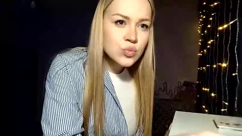 Snapshot of lunapeony chatting on 03.14.26 lunapeony online show from 03.14.26