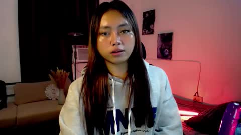 Snapshot of lunapinay chatting on 04.18.26 Luna online show from 04.18.26