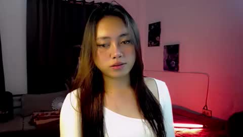 Snapshot of lunapinay chatting on 04.20.26 Luna online show from 04.20.26