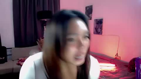 Snapshot of lunapinay chatting on 04.21.26 Luna online show from 04.21.26