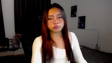 Snapshot of lunapinay chatting on 04.22.26 Luna online show from 04.22.26