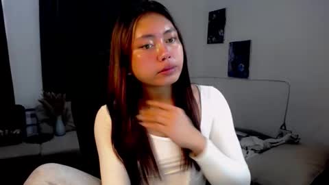Snapshot of lunapinay chatting on 04.23.26 Luna online show from 04.23.26