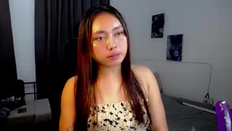 Snapshot of lunapinay chatting on 04.25.26 Luna online show from 04.25.26