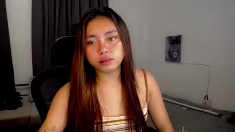 Snapshot of lunapinay chatting on 04.26.26 Luna online show from 04.26.26